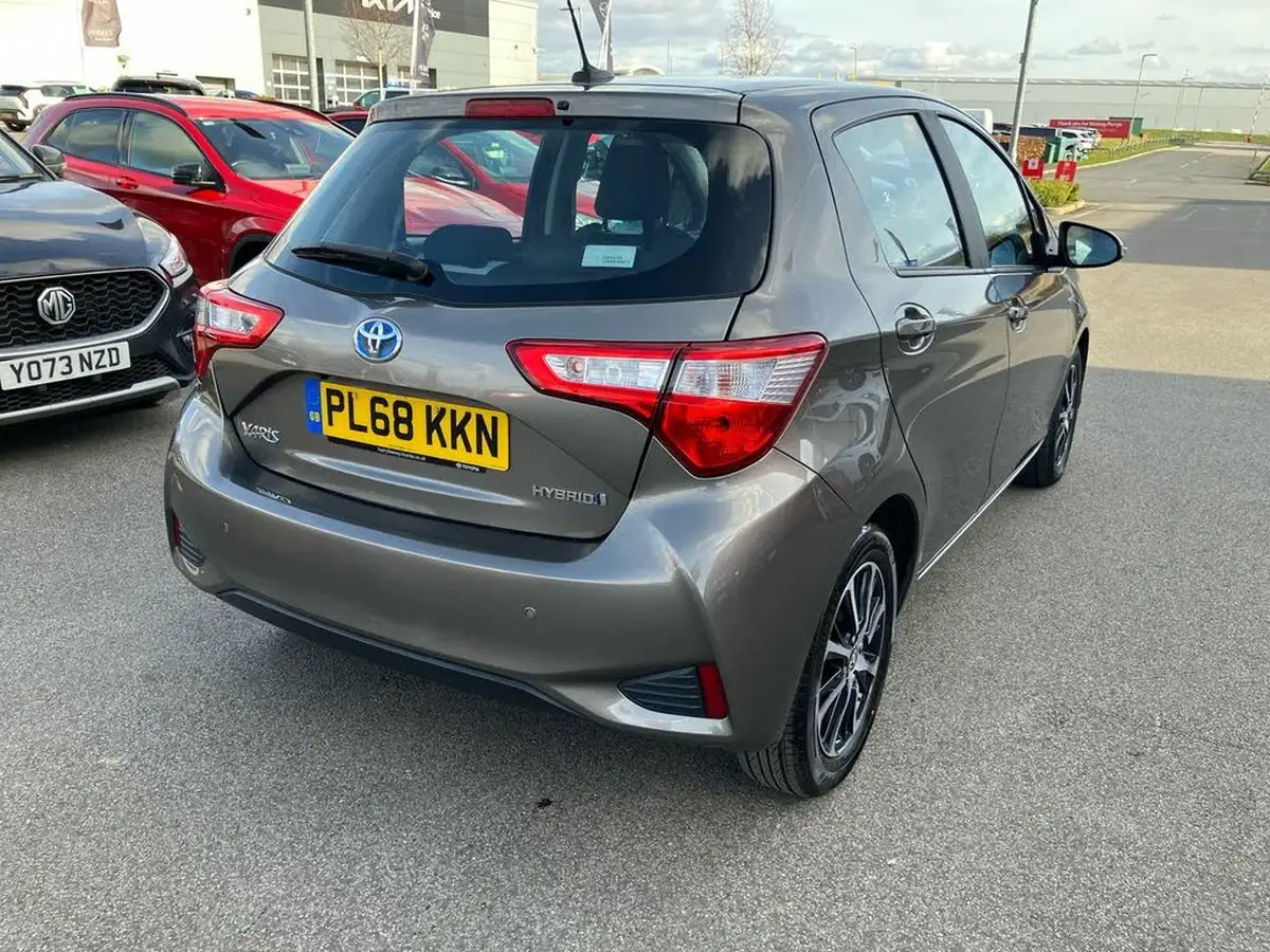 2019-toyota-yaris-15-vvt-i-icon-tech-98bhp-hybrid-1497cc-e-cvt-big-37