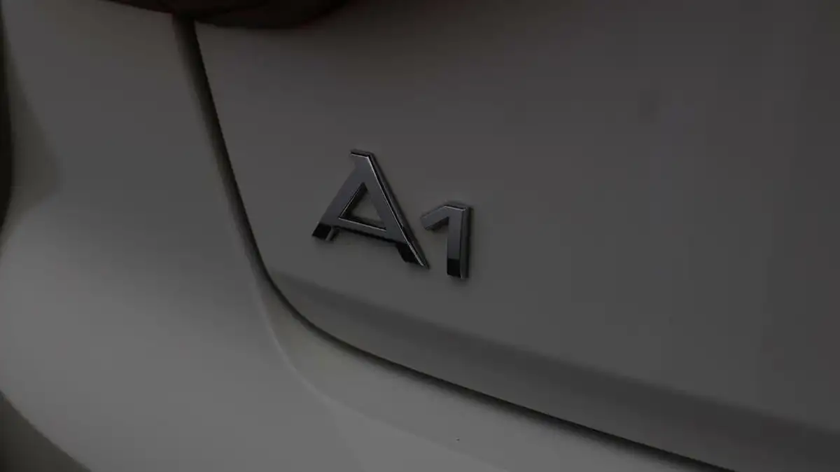 2023-audi-a1-10-25-tfsi-technik-big-19