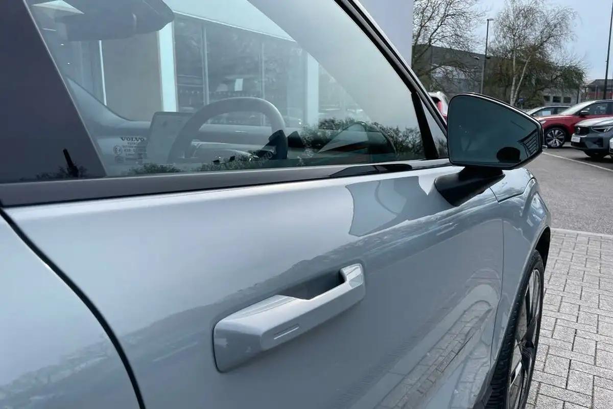 2024-volvo-ex30-e-single-motor-ultra-big-15