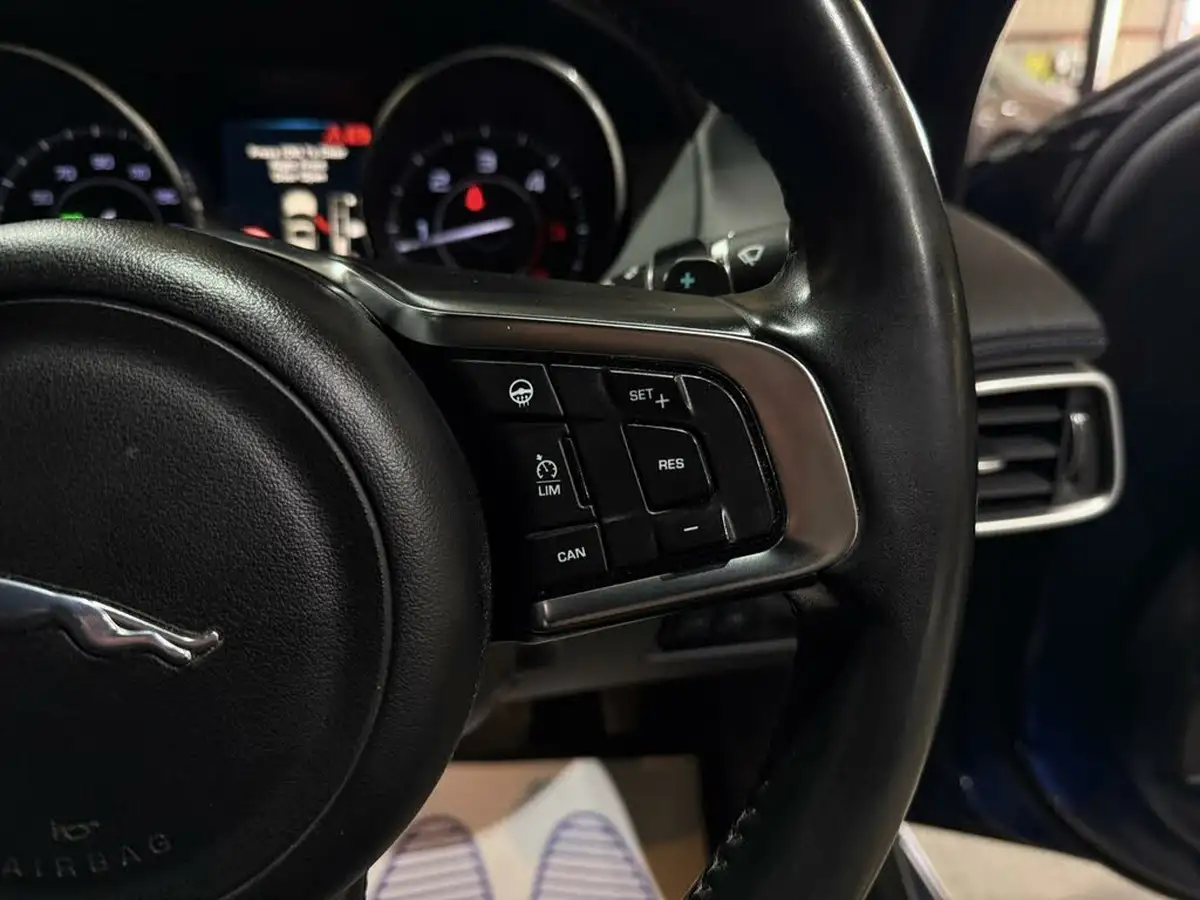 2015-jaguar-xe-20td-r-sport-163ps-auto-big-28