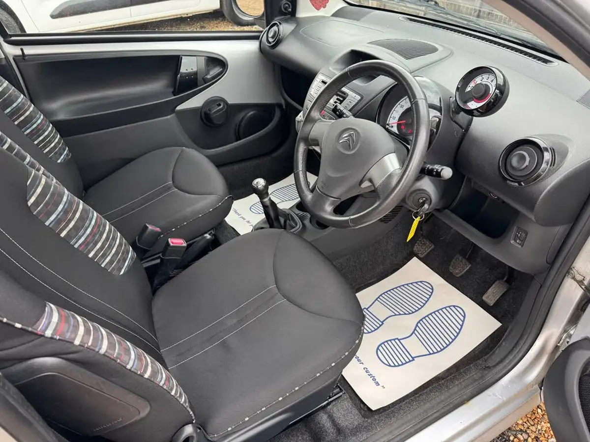 2013-citroen-c1-10-vtr-3d-big-8