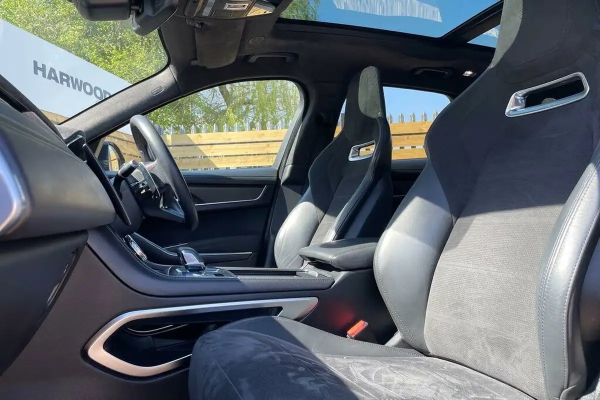 2022-jaguar-f-pace-50-v8-p550-svr-big-27