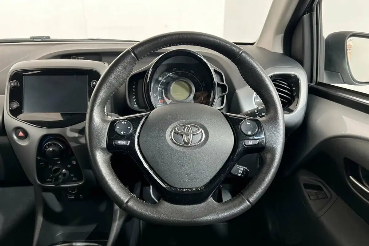 2021-toyota-aygo-10-vvt-i-x-play-tss-big-19