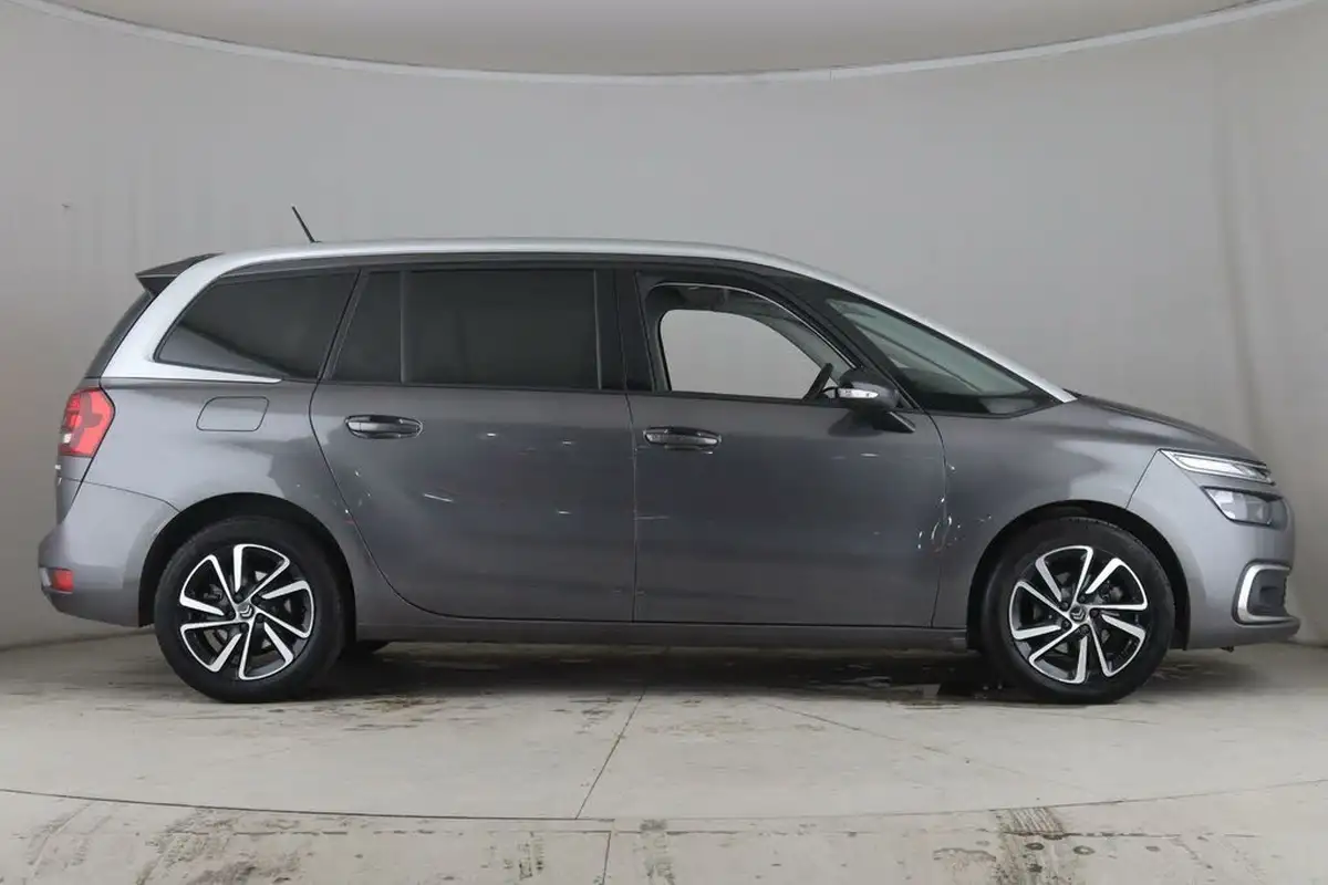 2021-citroen-grand-c4-spacetourer-12-puretech-sense-big-7
