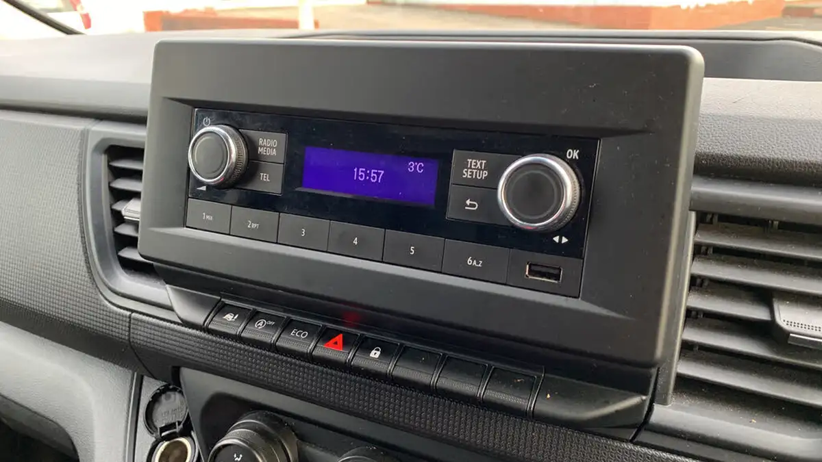 2022-renault-trafic-20dci-ll30-130-business-panel-big-30