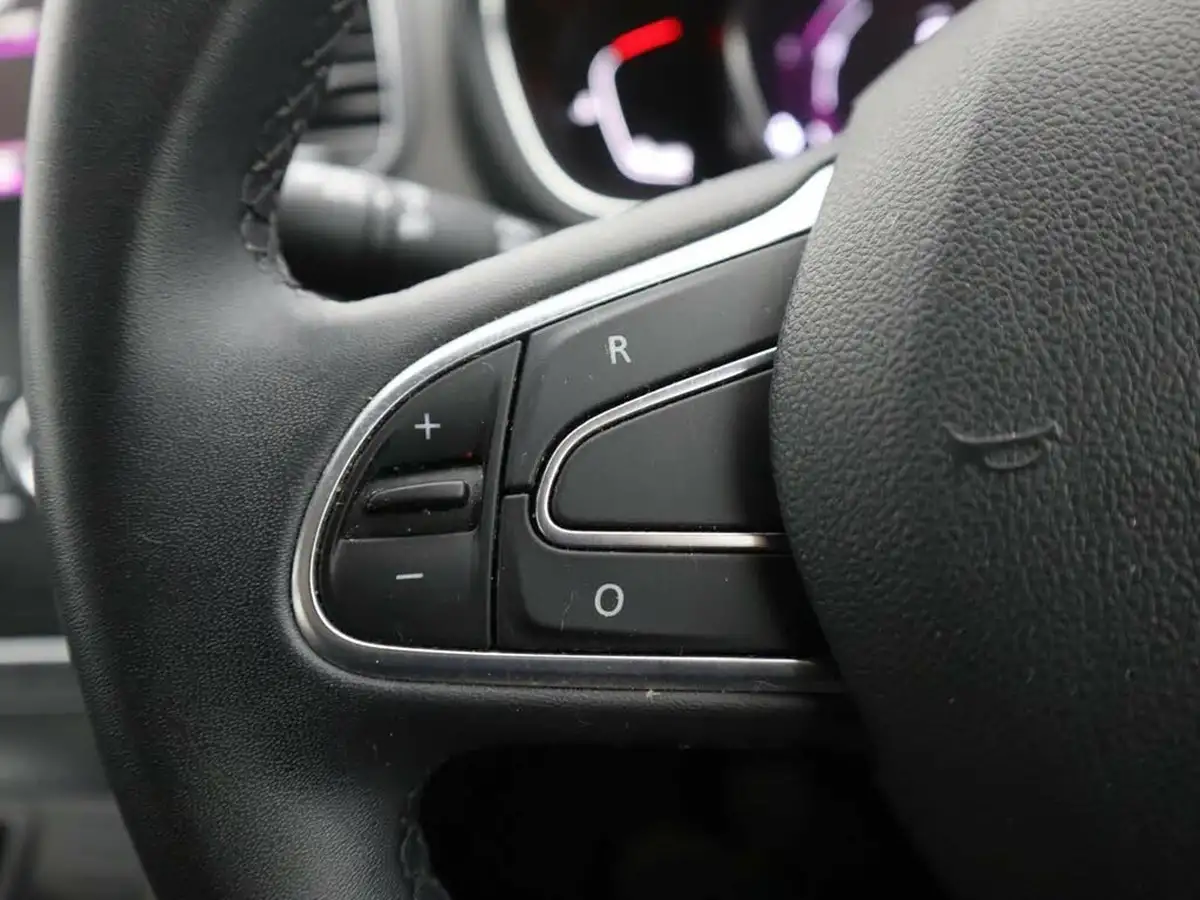 2020-renault-grand-scenic-13-tce-iconic-big-18