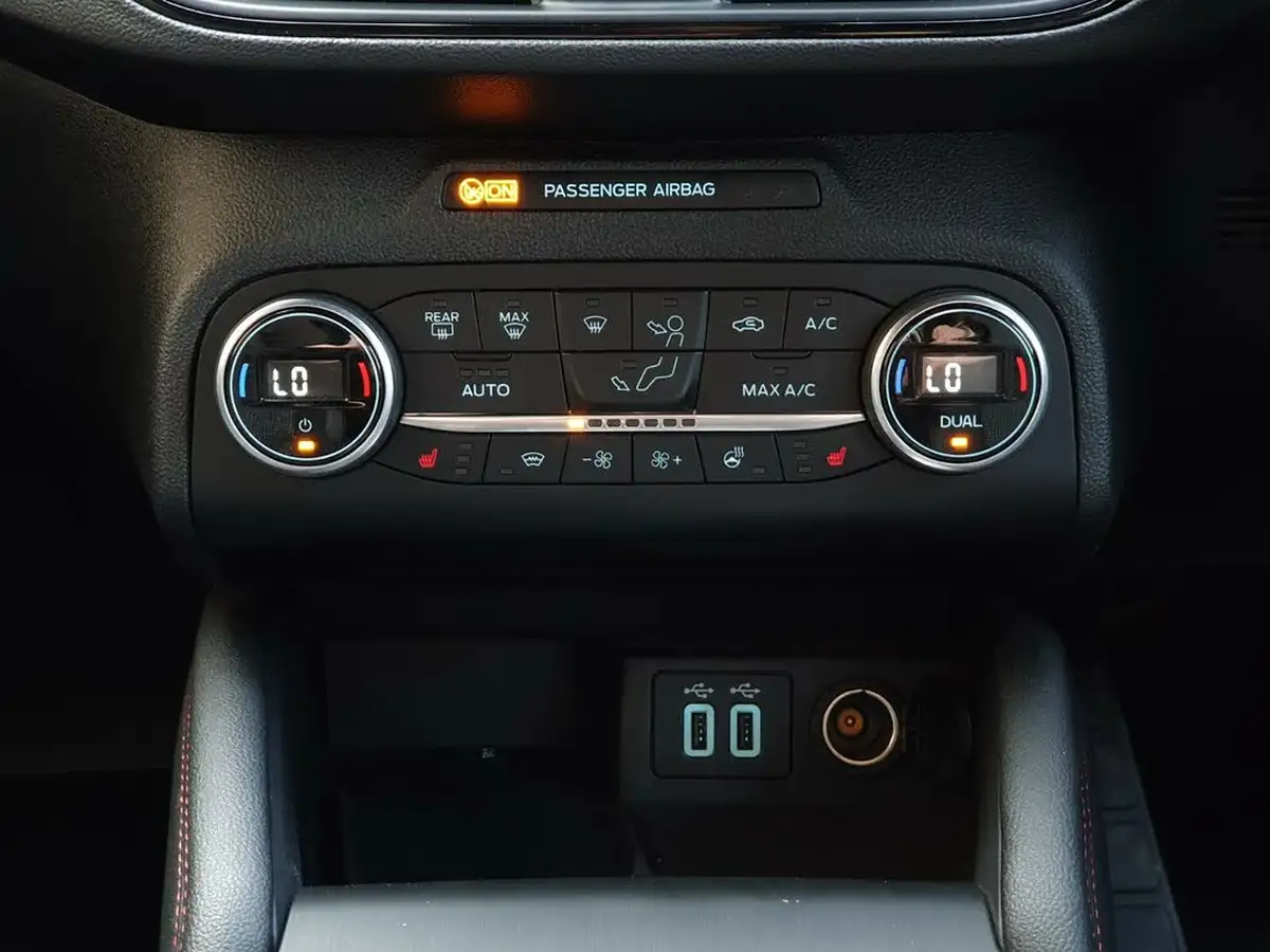 2020-ford-focus-15-st-line-x-estate-auto-big-13