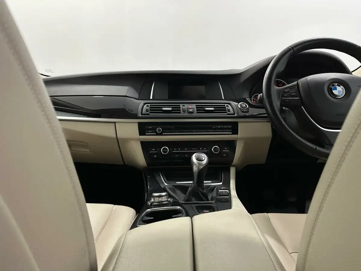 2016-bmw-5-series-20-520i-se-touring-5d-big-16