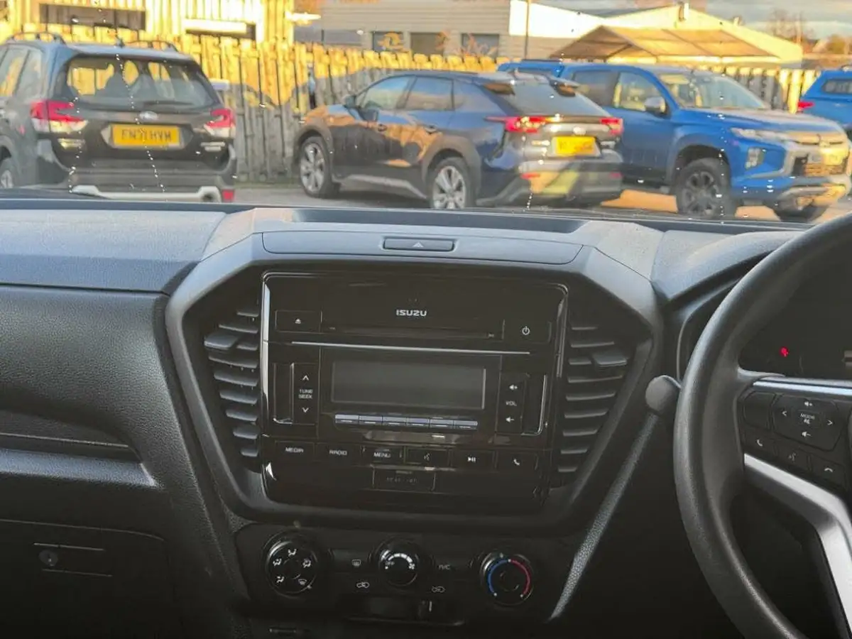 2021-isuzu-d-max-19td-utility-4x4-double-pickup-big-9