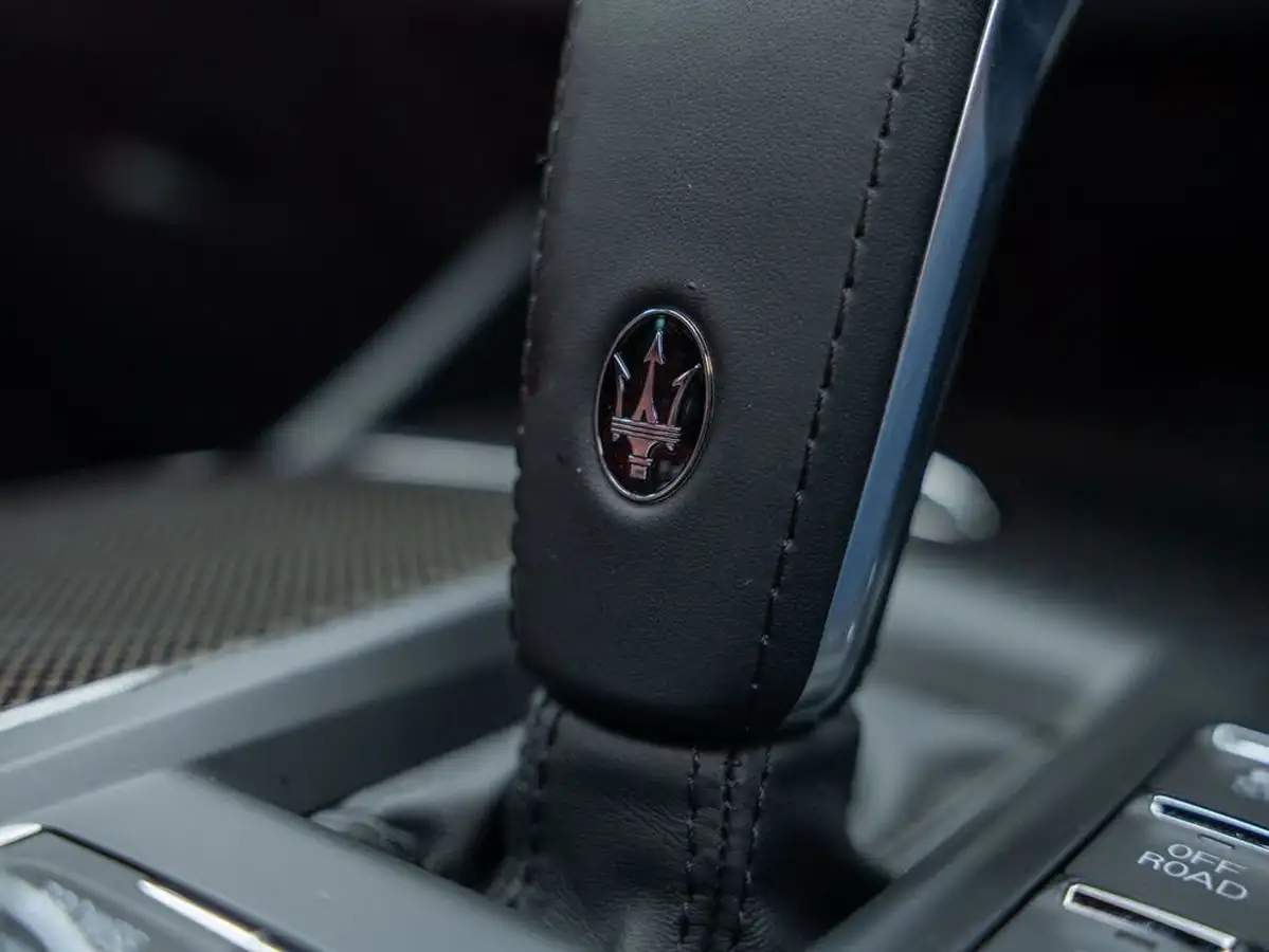 2022-maserati-levante-38-trofeo-big-37