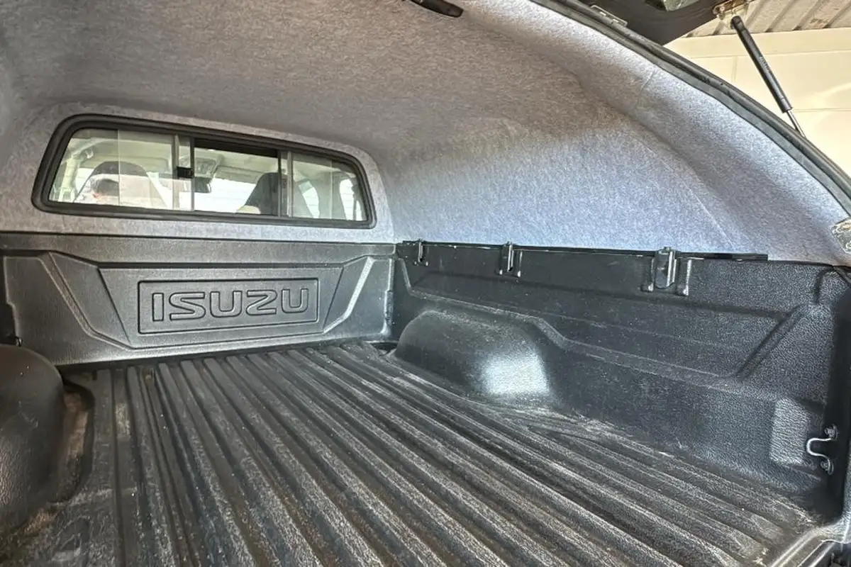 2023-isuzu-d-max-19td-utility-4x4-extended-big-8