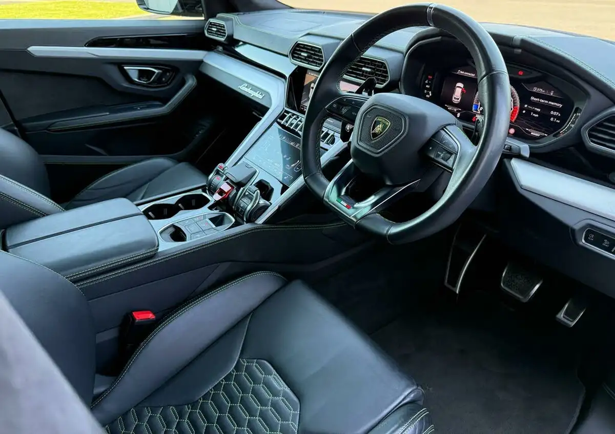 2021-lamborghini-urus-40-no-trim-big-2