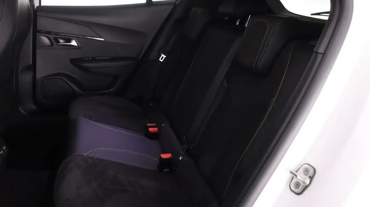 2022-peugeot-2008-suv-12-puretech-gt-premium-130bhp-big-15