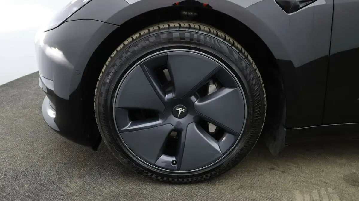 2021-tesla-model-3-e-long-range-awd-big-17