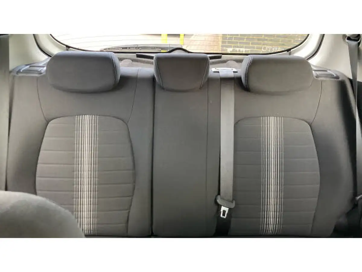 2021-hyundai-i10-12-se-connect-big-14