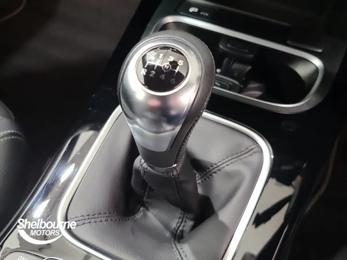 2022-mercedes-benz-a-class-20d-a180d-se-big-32