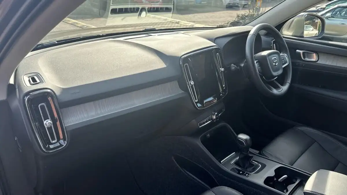 2021-volvo-xc40-15-t3-inscription-163bhp-big-3
