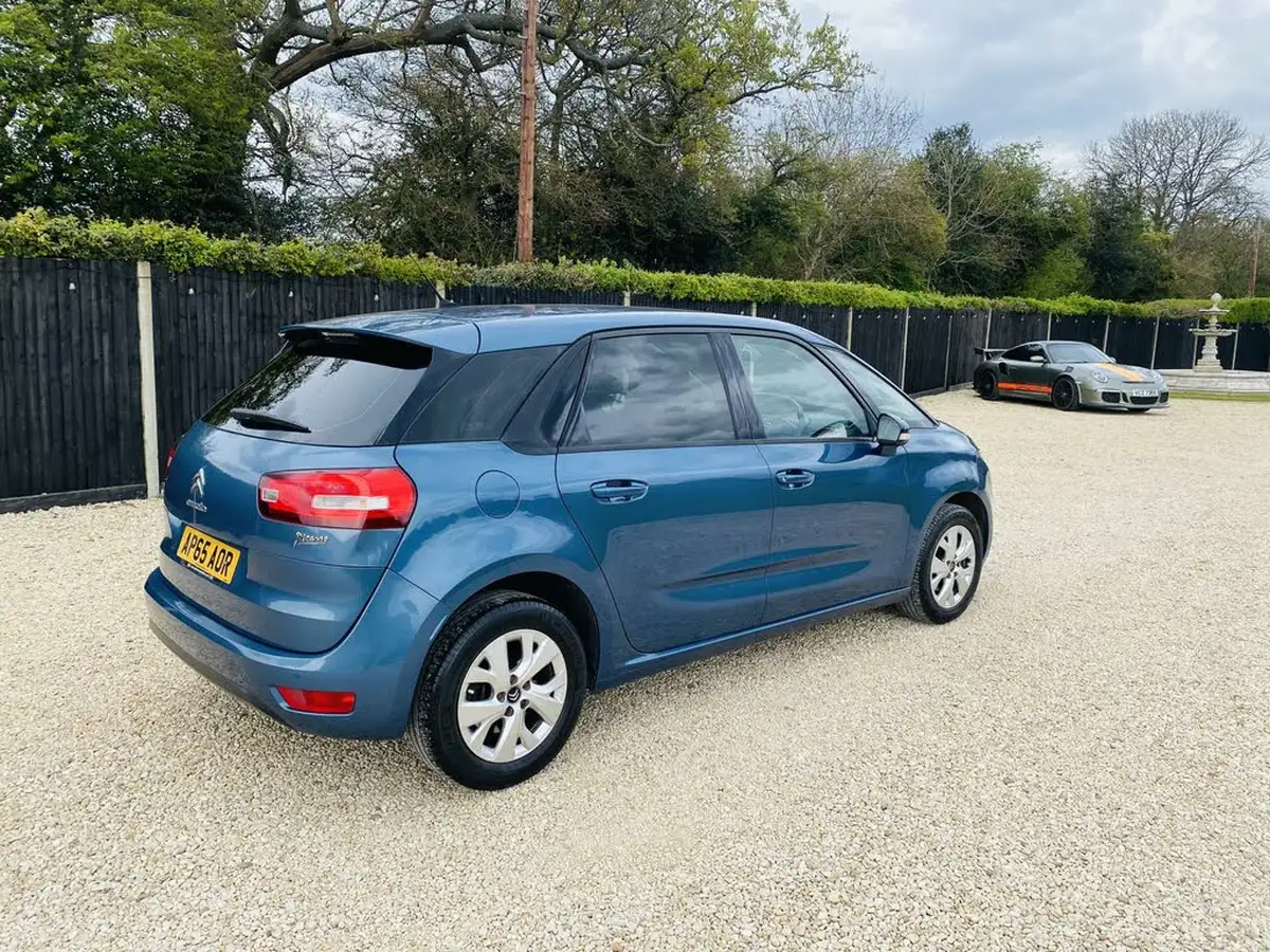 2015-citroen-c4-picasso-12-puretech-vtr-big-2