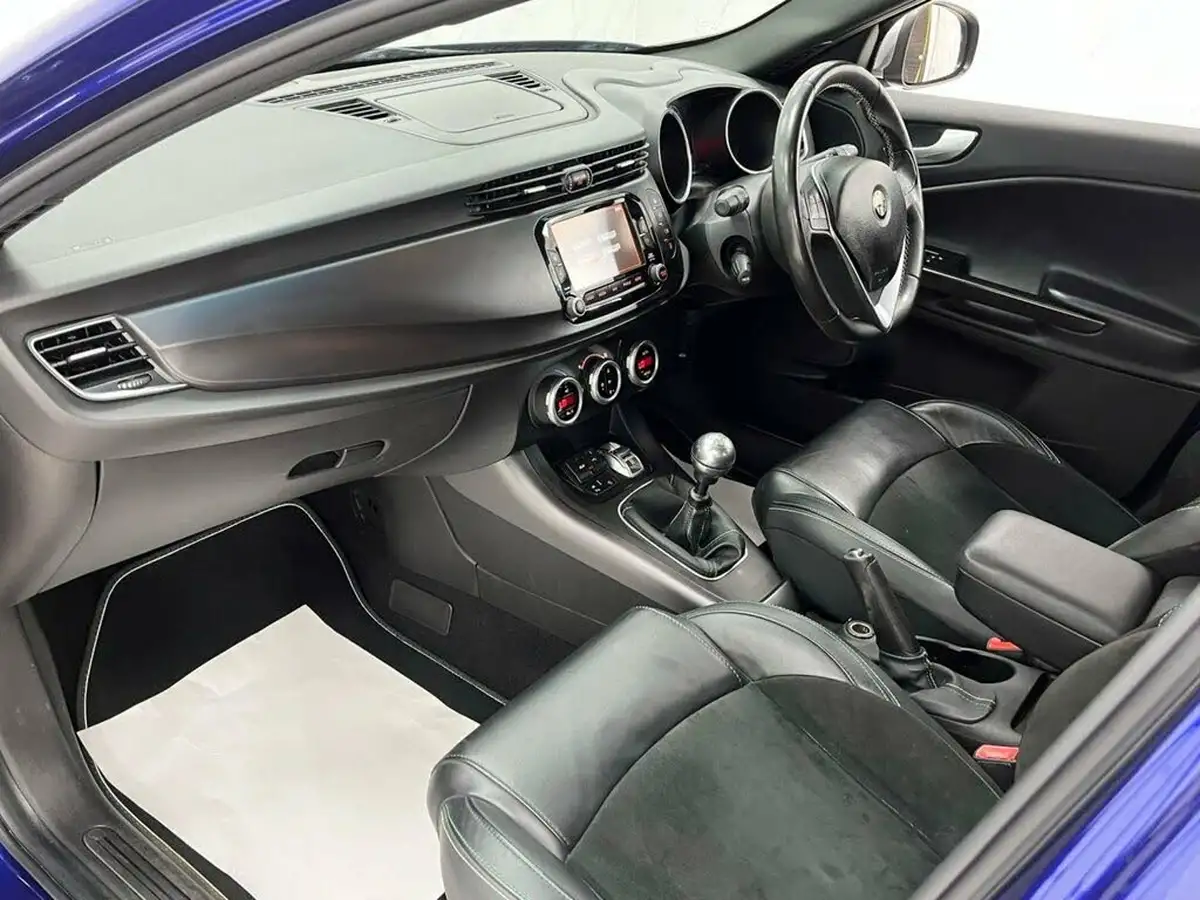 2015-alfa-romeo-giulietta-14-tb-qv-line-big-16