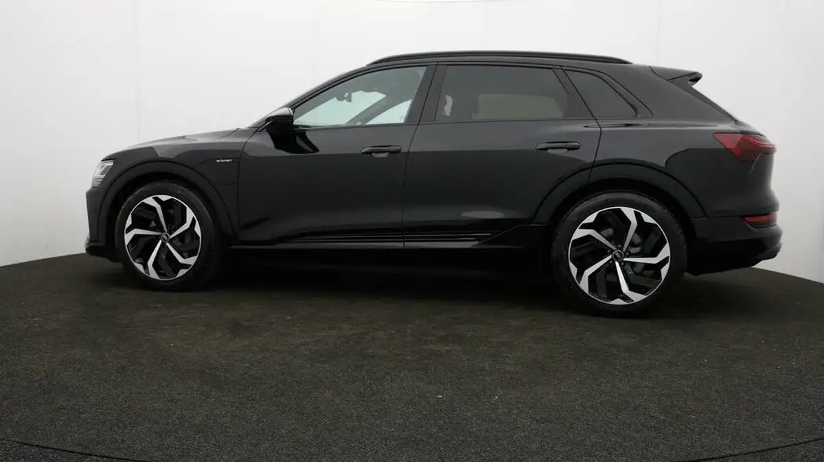 2022-audi-e-tron-55e-black-edition-station-wagon-big-63