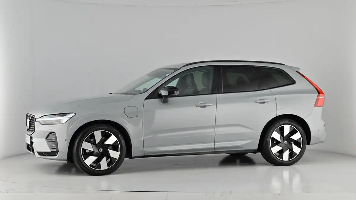 2024-volvo-xc60-20-t8-ultimate-dark-big-52