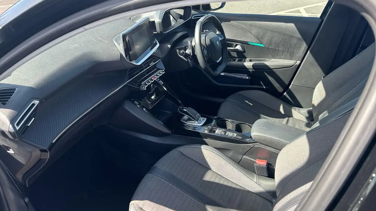 2021-peugeot-208-12-puretech-allure-premium-100bhp-eat8-big-11