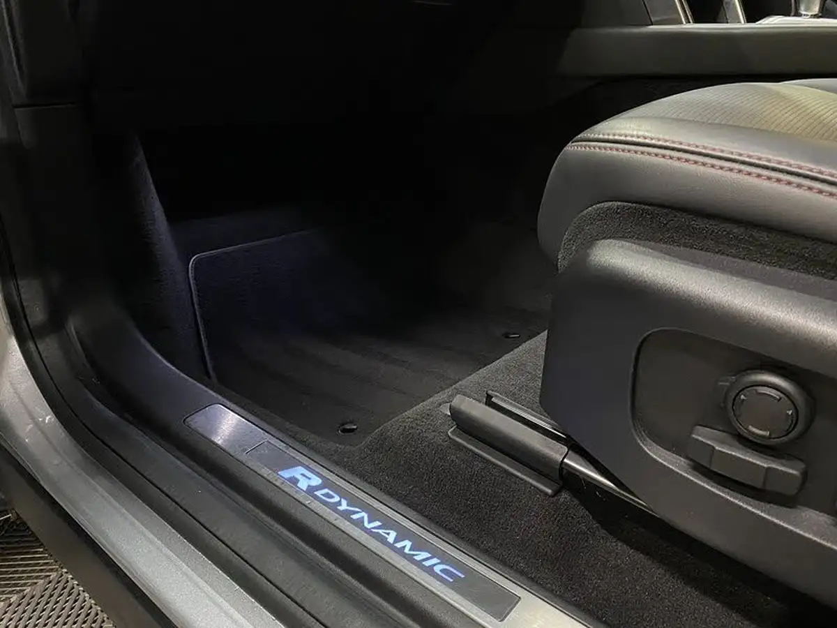 2020-land-rover-discovery-sport-big-45