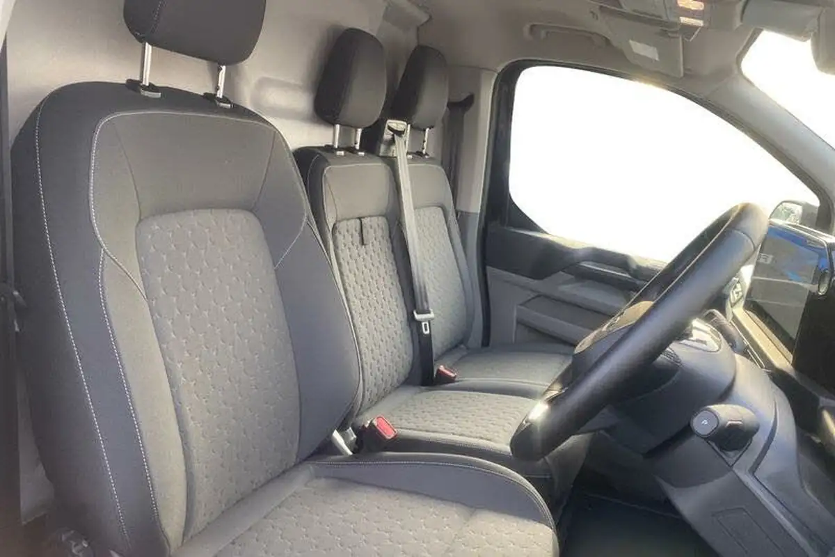 2024-ford-transit-custom-e-320-l1h1-limited-136ps-panel-van-big-9