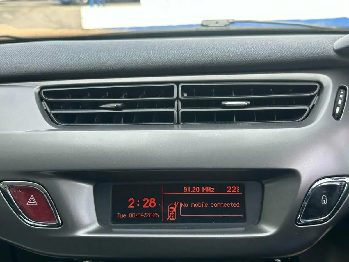 2014-citroen-c3-12-selection-vti-82ps-big-12