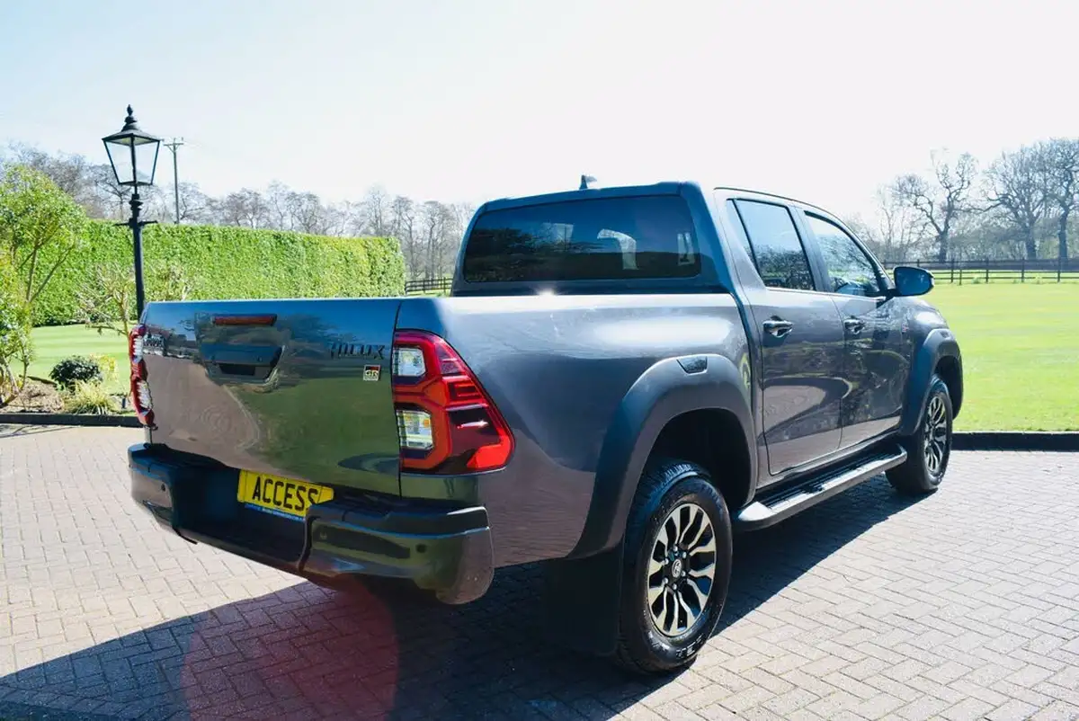 2023-toyota-hi-lux-28d-4d-gr-sport-big-5