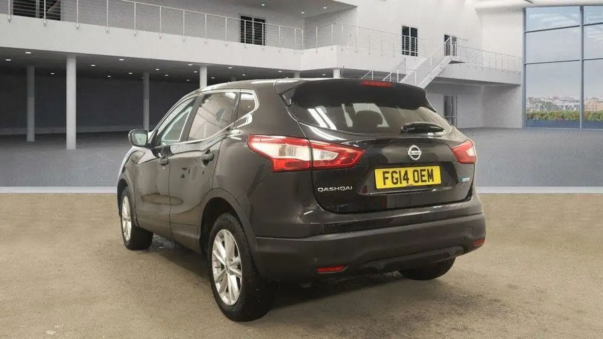 2014-nissan-qashqai-15dci-acenta-premium-big-2