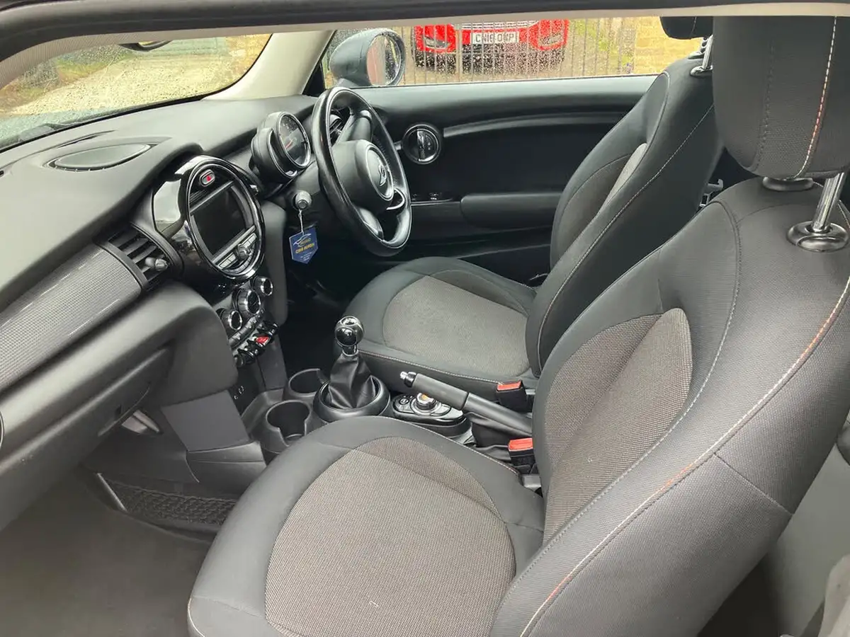 2018-mini-cooper-12-one-3d-big-1