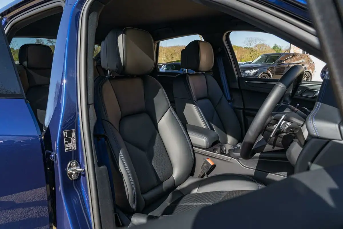 2023-porsche-macan-20-big-21