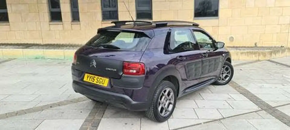 2015-citroen-c4-cactus-16bluehdi-feel-big-12