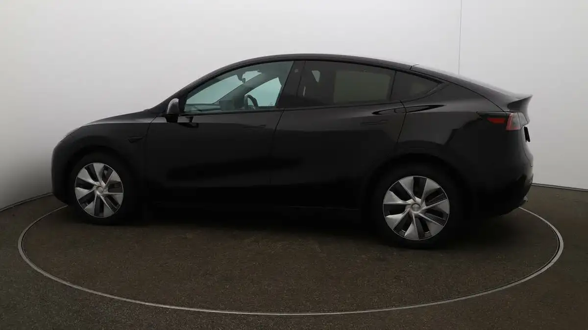 2022-tesla-model-y-e-long-range-big-50