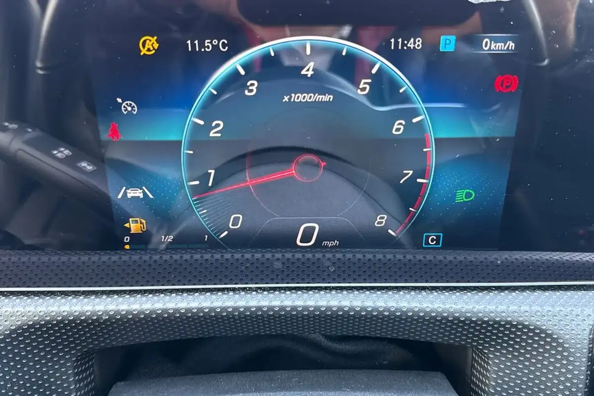 2019-mercedes-benz-a-class-13-a180-sport-executive-hatchback-5d-1332cc-7g-dct-big-29