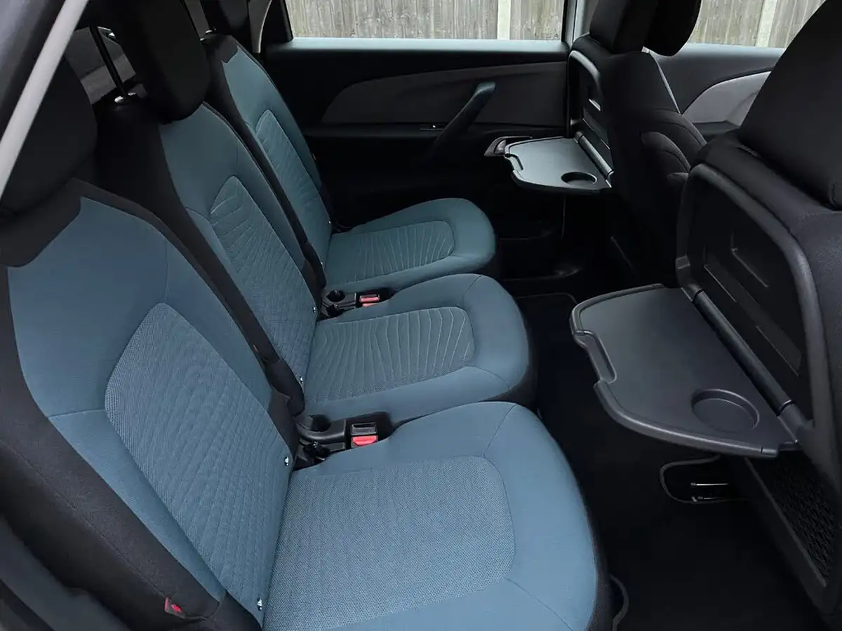 2017-citroen-c4-picasso-16bluehdi-feel-big-16