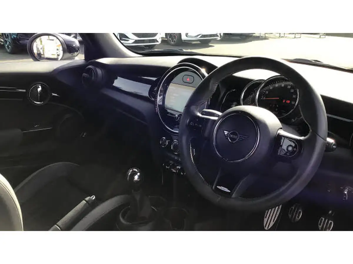 2022-mini-cooper-20-cooper-s-sport-hatchback-3d-big-8
