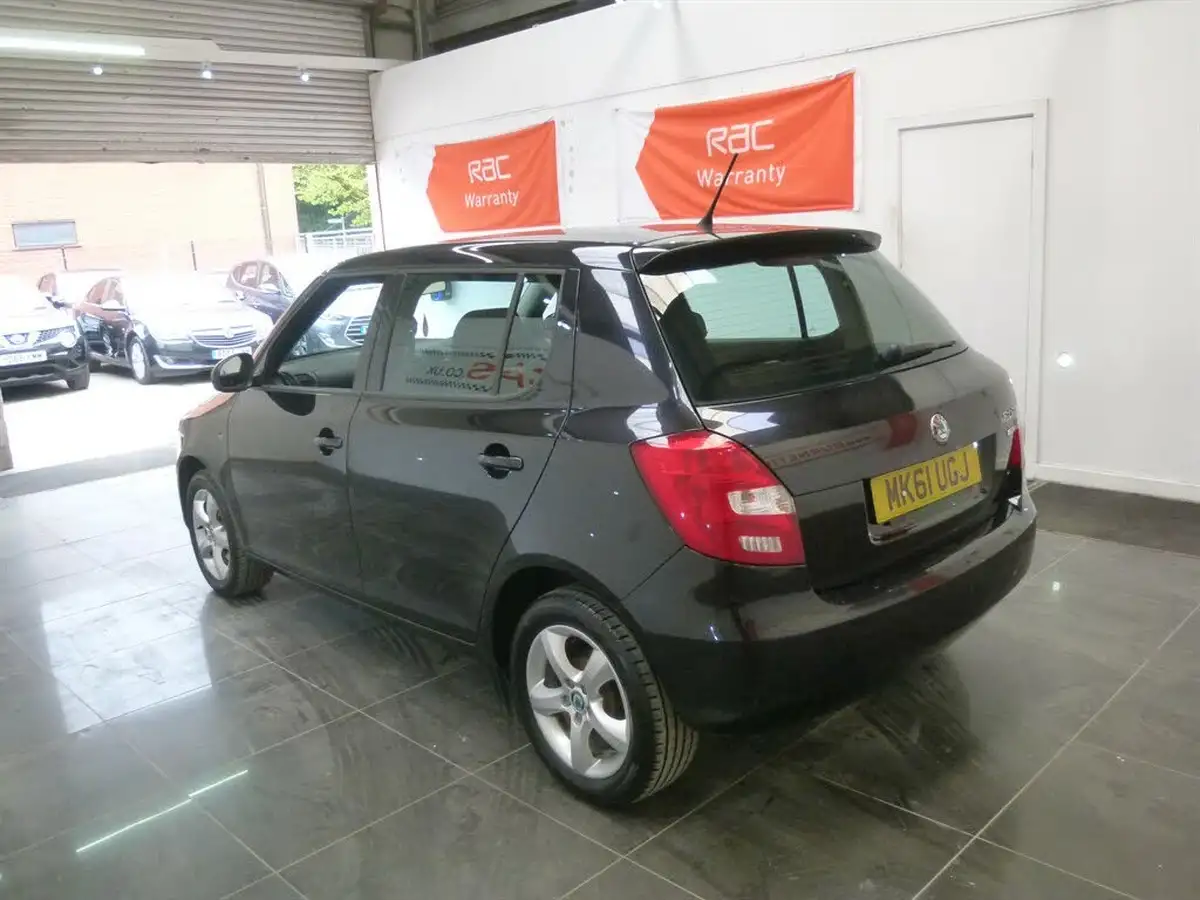 2011-skoda-fabia-16td-se-75bhp-hatchback-big-5