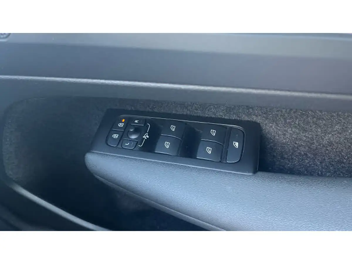 2022-volvo-xc40-15-t3-momentum-auto-big-27