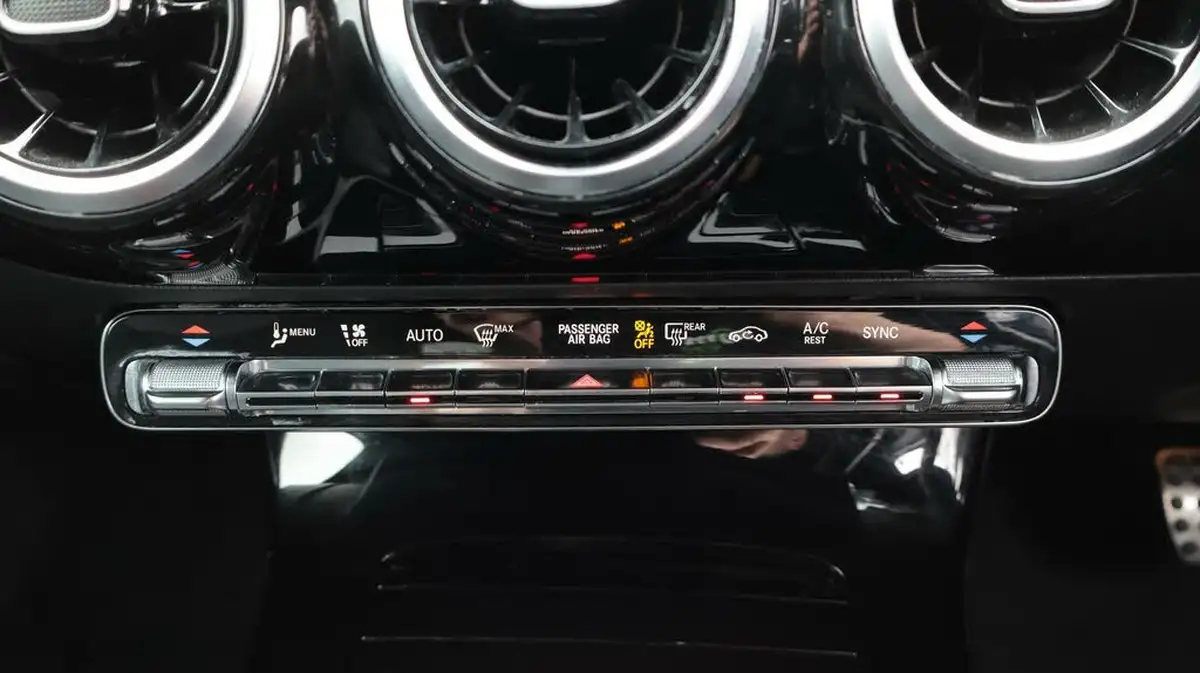 2020-mercedes-benz-a-class-13-a200-amg-line-hatchback-5d-7g-dct-big-12