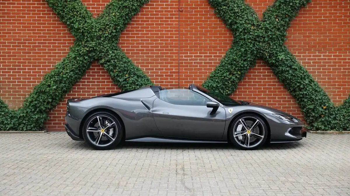2023-ferrari-296-gts-big-5