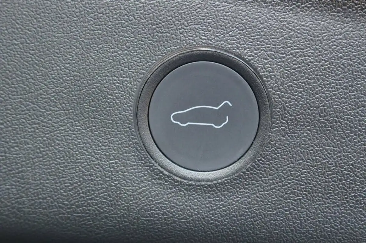2021-tesla-model-3-e-long-range-awd-big-8
