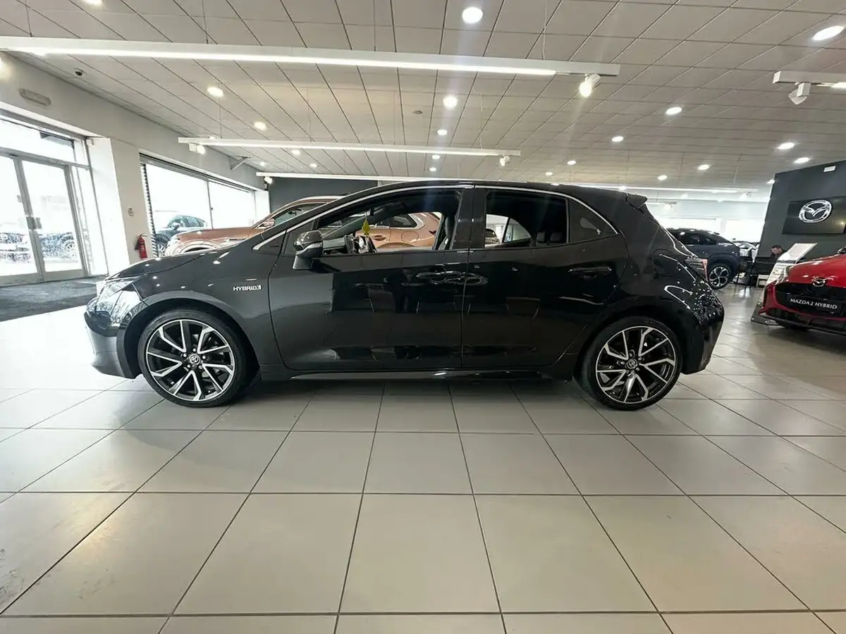 2021-toyota-corolla-18-vvt-i-excel-panoramic-rooftrk-hatchback-big-3
