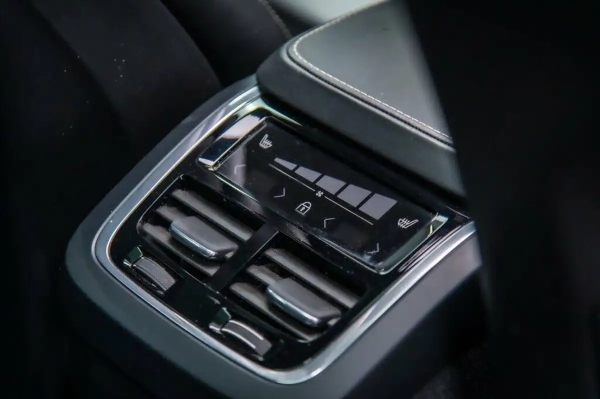 2019-volvo-xc90-20-t6-r-design-pro-awd-big-60