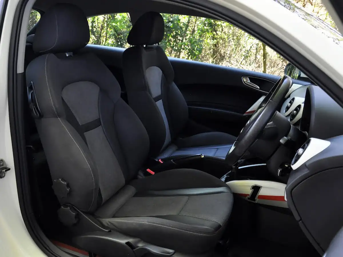2011-audi-a1-14-competition-line-tfsi-big-2