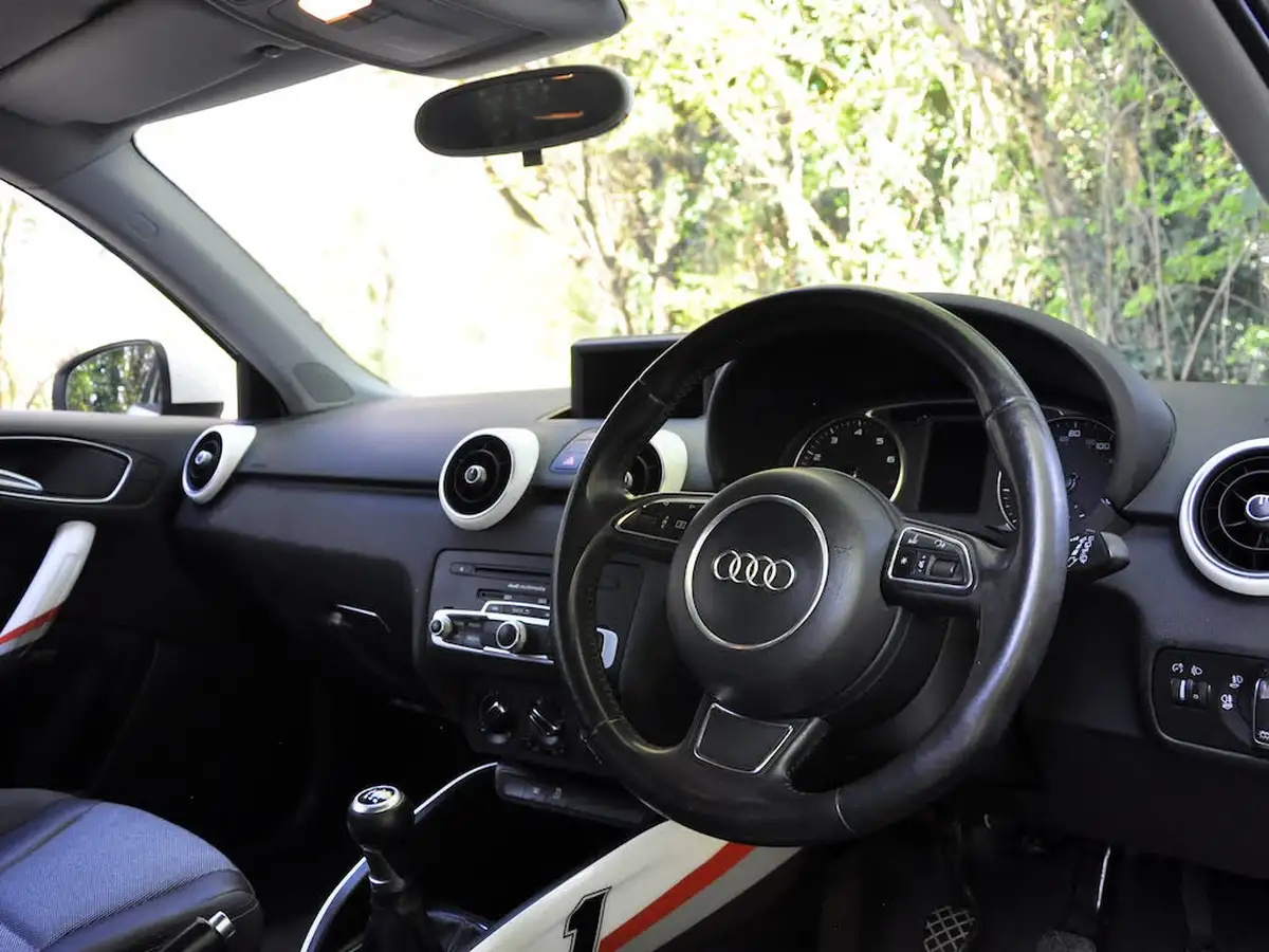 2011-audi-a1-14-competition-line-tfsi-big-24