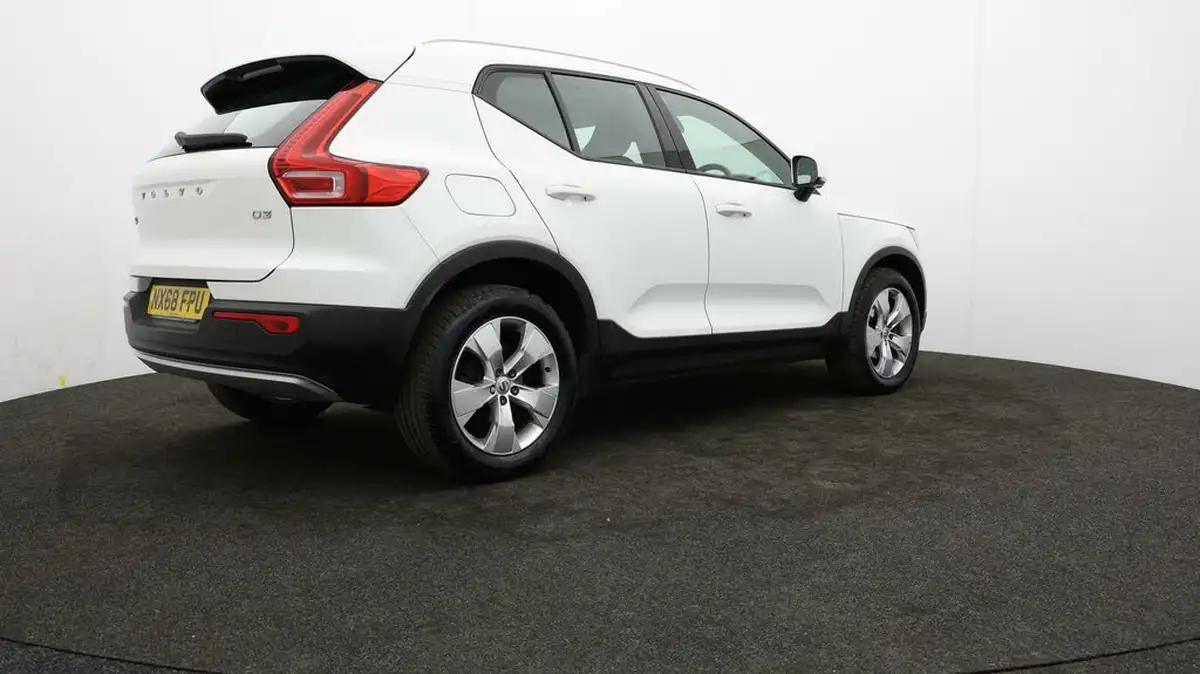 2018-volvo-xc40-20td-d3-momentum-pro-geartronic-big-6