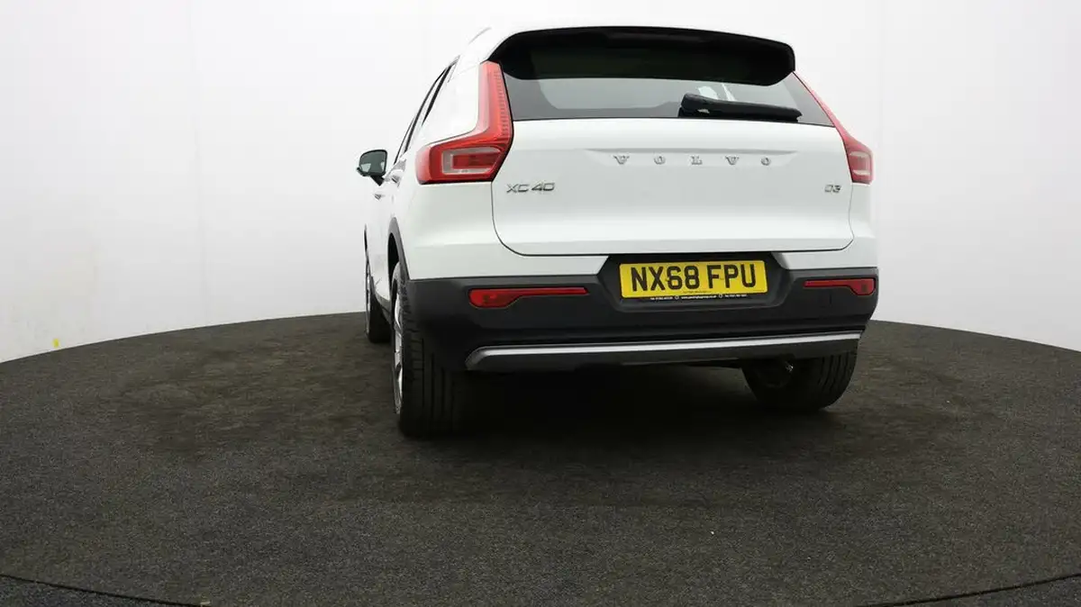 2018-volvo-xc40-20td-d3-momentum-pro-geartronic-big-24