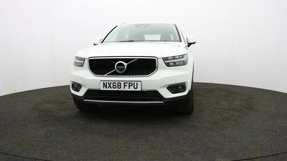 2018-volvo-xc40-20td-d3-momentum-pro-geartronic-big-48